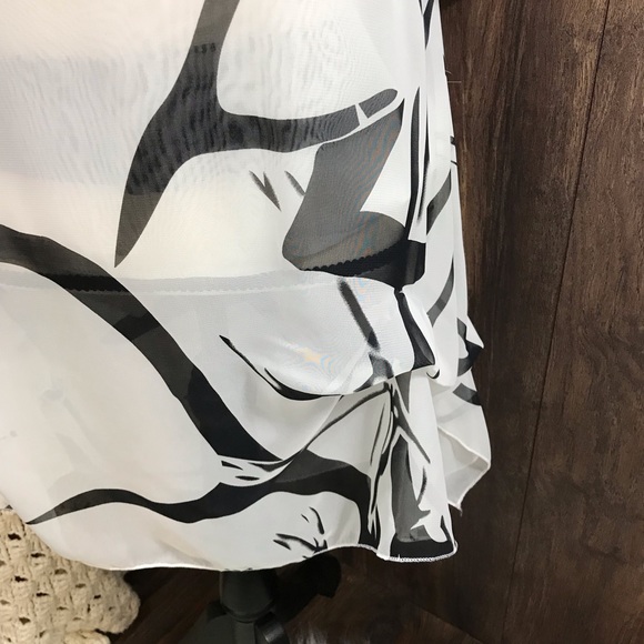 black and white blouse - Picture 3 of 9